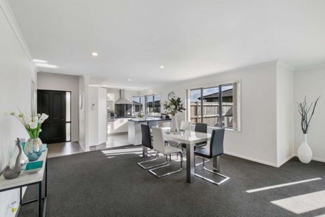 Photo of property in 37 Rainey Crescent, Papamoa Beach, Papamoa, 3118