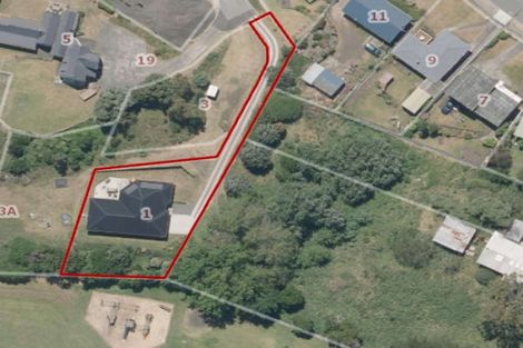 Photo of property in 1 Attrill Place, Tawhero, Whanganui, 4501