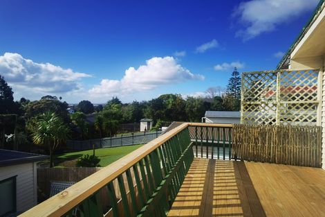 Photo of property in 14 Cron Avenue, Te Atatu South, Auckland, 0610