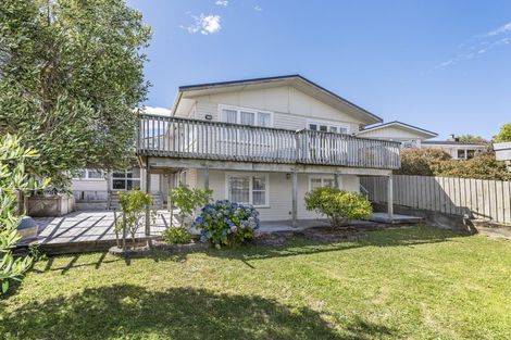 Photo of property in 5 Beverley Grove, Paparangi, Wellington, 6037