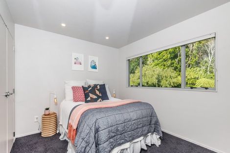 Photo of property in 35 Meadowcroft Grove, Johnsonville, Wellington, 6037