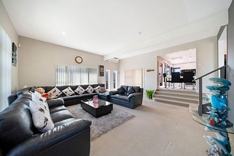 Photo of property in 10 San Fernando Way, Henderson, Auckland, 0612
