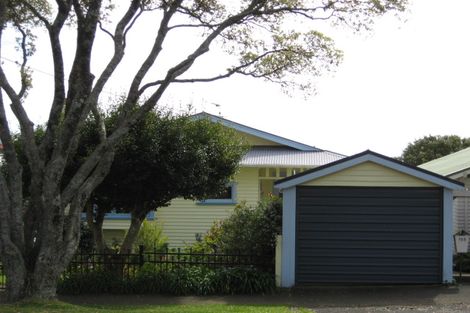 Photo of property in 121 Pendarves Street, New Plymouth, 4312