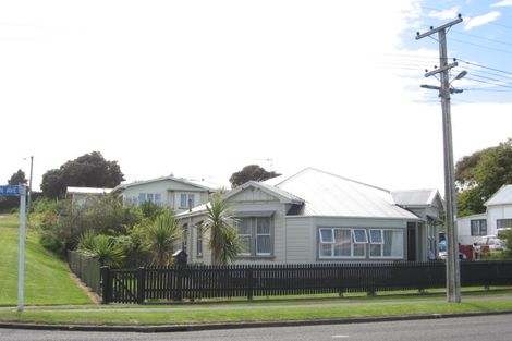 Photo of property in 6 Carlton Avenue, Gonville, Whanganui, 4501