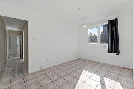 Photo of property in 1/14 Chislehurst Street, Henderson, Auckland, 0612