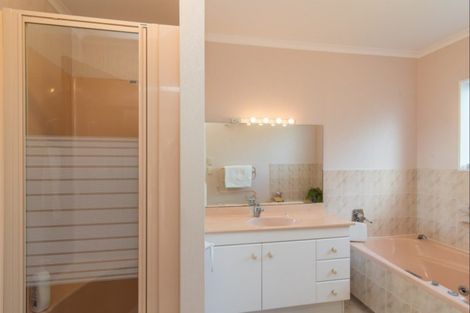 Photo of property in 64 Kapanui Road, Waikanae, 5036