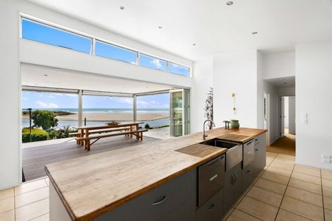 Photo of property in 14 Oraka Road, Mahia, Nuhaka, 4198