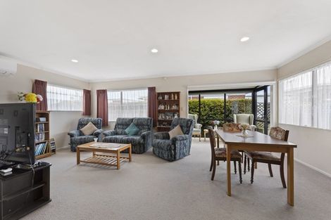 Photo of property in 2/156 Carrington Street, Lower Vogeltown, New Plymouth, 4310