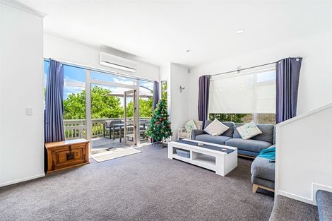 Photo of property in 22 Cascaden Road, Gulf Harbour, Whangaparaoa, 0930