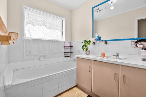 Photo of property in 2/99 Prince Regent Drive, Half Moon Bay, Auckland, 2012