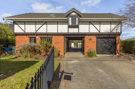 Photo of property in 10 Kakariki Grove, Waikanae, 5036