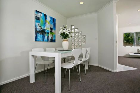 Photo of property in 3/8a Target Road, Totara Vale, Auckland, 0629