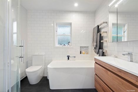 Photo of property in 82 Kervil Avenue, Te Atatu Peninsula, Auckland, 0610