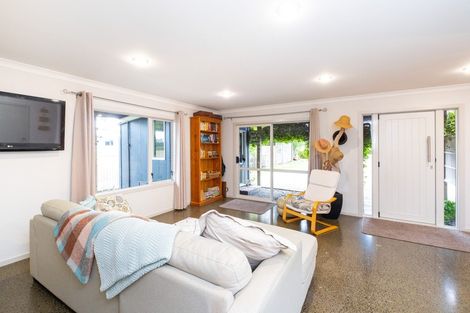 Photo of property in 6 Wellwood Terrace, Te Awanga, 4102