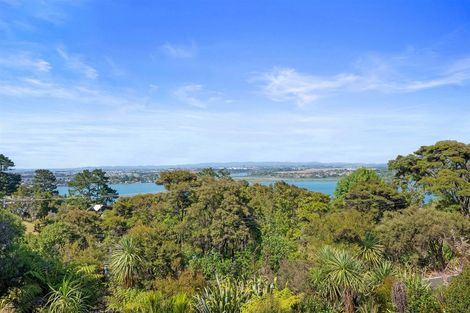 Photo of property in 5 Ngarahana Avenue, Paremoremo, Auckland, 0632
