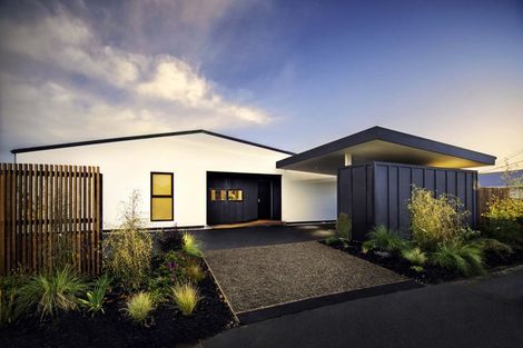 Photo of property in 124 Bowhill Road, New Brighton, Christchurch, 8083