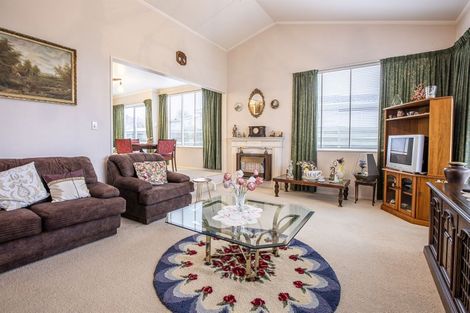 Photo of property in 17 Palliser Place, Milson, Palmerston North, 4414