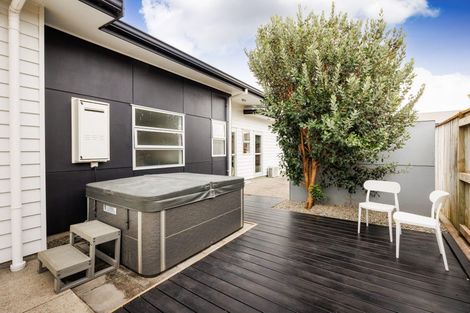 Photo of property in 2 Chestnut Close, Kelvin Grove, Palmerston North, 4414