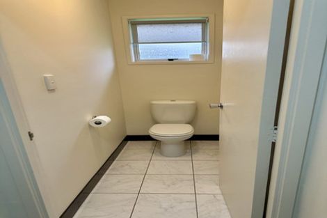 Photo of property in 2/51 Shanaway Rise, Hillcrest, Auckland, 0627