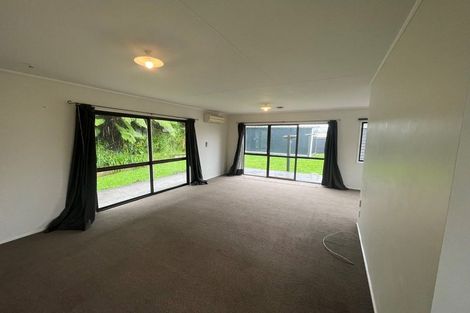 Photo of property in 118 Riversdale Drive, Merrilands, New Plymouth, 4312