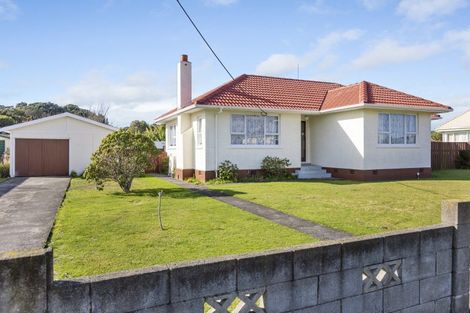 Photo of property in 40 Blake Street, Waitara, 4320