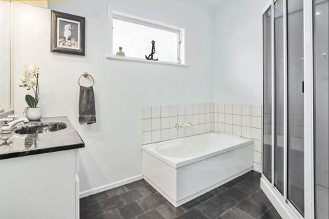 Photo of property in 7 Lawrence Crescent, Hillpark, Auckland, 2102