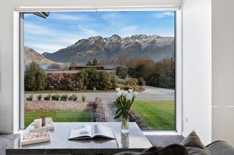 Photo of property in 2 Tasman Terrace, Drift Bay, Queenstown, 9371