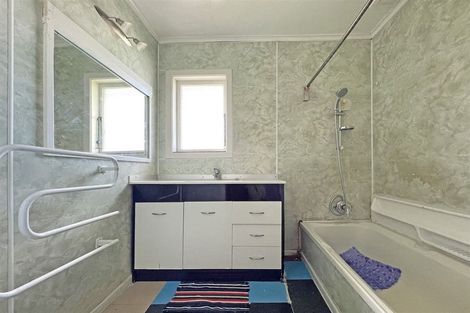 Photo of property in 75 Larnoch Road, Henderson, Auckland, 0610