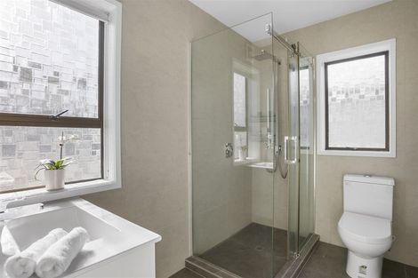 Photo of property in 1/28 Knights Road, Rothesay Bay, Auckland, 0630