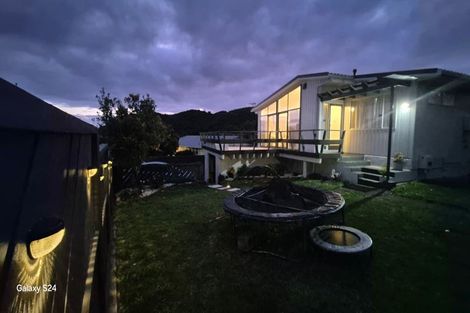 Photo of property in 17 Maple Grove, Maungaraki, Lower Hutt, 5010