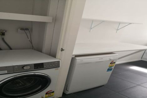 Photo of property in 6 Rixon Grove, Mount Victoria, Wellington, 6011