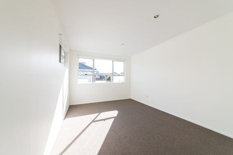 Photo of property in 2/80 Portage Road, New Lynn, Auckland, 0600