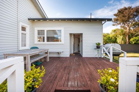 Photo of property in 8 Burns Avenue, Takaro, Palmerston North, 4412