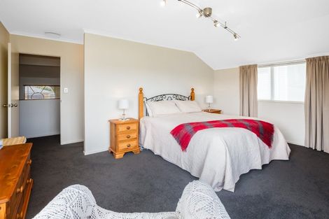 Photo of property in 138 Woodman Drive, Tawa, Wellington, 5028