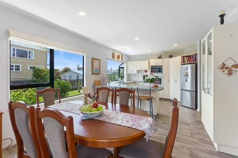 Photo of property in 23b Golf Road, Paraparaumu Beach, Paraparaumu, 5032