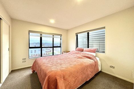 Photo of property in 24 Parahau Road, Papakura, 2110