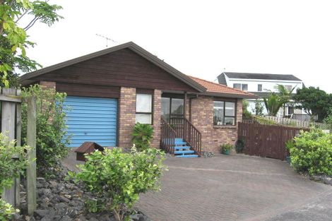 Photo of property in 2/14 Mercury Lane, Windsor Park, Auckland, 0632