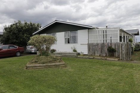 Photo of property in 25 Cross Street, Castlecliff, Whanganui, 4501