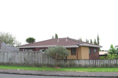 Photo of property in 8 Paton Avenue, Te Atatu South, Auckland, 0610