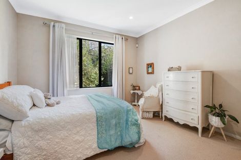 Photo of property in 22 Bur Oak Terrace, Schnapper Rock, Auckland, 0632