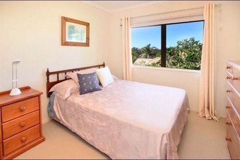 Photo of property in 21 Fulmar Way, Unsworth Heights, Auckland, 0632