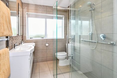 Photo of property in 19 Hazeldene Place, Opaheke, Papakura, 2113