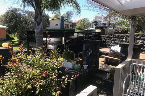 Photo of property in 6 Beazley Place, Glendene, Auckland, 0602