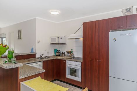 Photo of property in The Haven, 10/120 Beach Haven Road, Beach Haven, Auckland, 0626