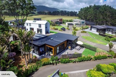 Photo of property in 15 Shearer Drive, Oakura, 4314