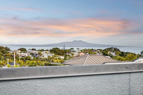 Photo of property in 20 Peter Terrace, Castor Bay, Auckland, 0620