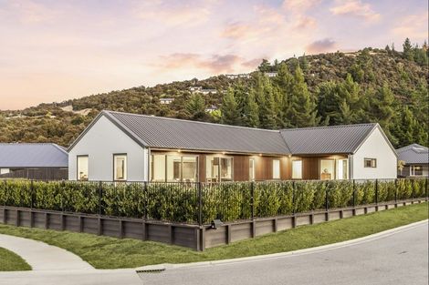 Photo of property in 19 Pounamu Avenue, Albert Town, Wanaka, 9305