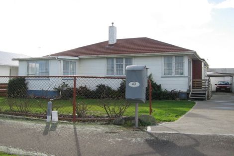 Photo of property in 43 Clyde Crescent, Roslyn, Palmerston North, 4414