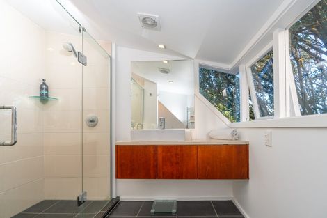 Photo of property in 34 Seatoun Heights Road, Seatoun, Wellington, 6022