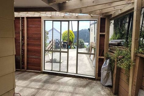 Photo of property in 50 Woodhouse Avenue, Karori, Wellington, 6012